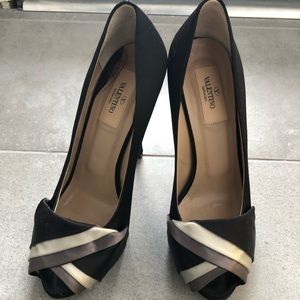 Satin Peeptoe Valentino’s Size 37.5
